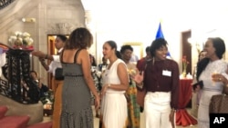 Haitian-American women mingle and discuss the earthquake at the Haitian Ladies Brunch at the Embassy of Haiti in Washington, Oct. 7, 2018. (Photo: S. Lemaire / VOA ) 