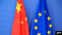 中华人民共和国国旗和欧盟旗帜