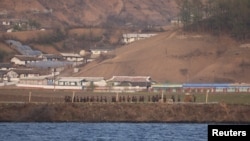 지난해 4월 중국 단둥에서 바라본 북한 신의주.