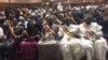 Des représentants de la société civile tchadienne conviés par le président Idriss Déby Itno dans le cadre de ses consultations avec les forces vives de la nation, à N'Djamena, le 3 avril 2018.(VOA/André Kodmadjingar)