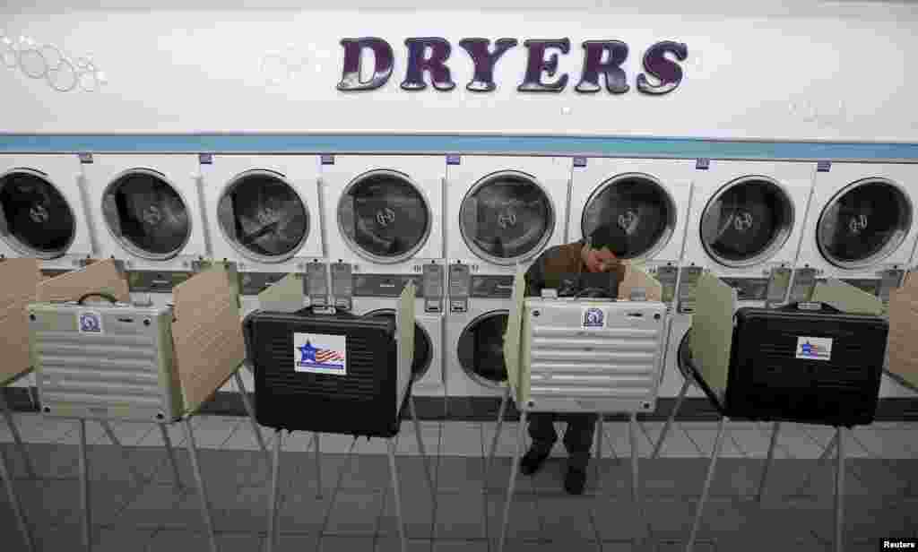 A voter casts a ballot at Su Nueva laundromat in presidential primary election in Chicago, Illinois, USA.