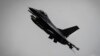 Ukrajinski F-16 (Foto: AP/Efrem Lukatsky)