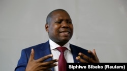 Zweli Mkhize s'adresse à des étudiants de l'Université d'Afrique du Sud à Roodeport, le 4 octobre 2017.