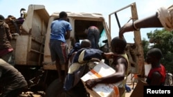 Christians carry property left behind by the Muslim community who were evacuated from the PK12 neighborhood in Bangui April 27, 2014.