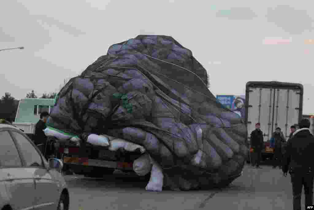 Cargo on an overloaded vehicle slumps off to the side after arriving from the Kaesong industrial zone, outside a military checkpoint in Paju, South Korea. North Korea ordered the immediate expulsion of all South Koreans from the jointly-run industrial zone and the seizure of their factory assets in response to Seoul&#39;s decision to shut down the complex.