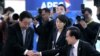APEC 정상회의에 참석해 노다 요시히코 일본 총리와 악수를 나누는 이명박(우측) 한국 대통령