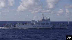 日本海上保安厅公布的照片显示中国海监-51号2012年9月14日晨在离争议岛屿大约24公里的水域巡弋(资料照片)