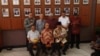 Para anggota Tim Independen atau Tim 9 memberikan keterangan pers soal rekomendasi kepada Presiden Jokowi perihal kisruh KPK-Polri, Rabu 28/1 (foto: VOA/Andylala).