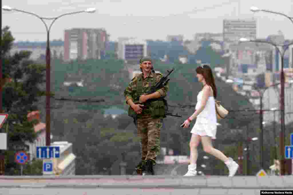 A pro-Russian separatist stands guard near a rally in support of Novorossiya (New Russia) on Lenin Square in the center of the eastern Ukrainian city of Donetsk, July 13, 2014.
