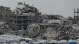 Një kamp me tenda, i ngritur mes rrënojave në qytetin e Gazës, më 3 mars, 2025/AP