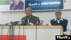 বিএনপি'র এক সংবাদ সম্মেলনে দলের মহাসচিব মির্জা ফখরুল ইসলাম আলমগীর। ১৪ জানুয়ারি, ২০২৫।