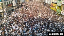 په احتجاجي غونډه کې دا شعارونه ډېر څرګند وو چې ترهګر مرده باد، د ترهګرو سرپرستان مرده باد او مونږ پخپله خاوره امن غواړو