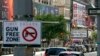 ARHIVA - Znak "Zona bez oružja" postavljen nedaleko od Tajms skvera, 31. avgusta 2022, u Njujorku