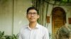 លោក យាង សុធារិន្ទ អតីតអ្នកសារព័ត៌មានរបស់វិទ្យុអាស៊ីសេរី ផ្តល់បទសម្ភាសន៍ដល់អ្នកសារព័ត៌មាននៅក្រៅរបងតុលាការកំពូល រាជធានីភ្នំពេញ កាលពីថ្ងៃទី២៦ ខែតុលា ឆ្នាំ២០២២។ (លាស់ លីបលីប/វីអូអេ)
