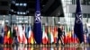 Zastave članica NATO-a u sedištu u Briselu (Foto: AFP/Kenzo Tribouillard)
