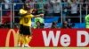 Le Belge Romelu Lukaku, à gauche, jubile avec son coéquipier Eden Hazard après avoir marqué le deuxième but de son équipe lors du match du groupe G contre la Tunisie lors de la Coupe du monde 2018 au stade Spartak à Moscou, Russie, samedi 23 juin 2018