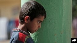 Kobani'den Türkiye'ye kaçan bir Kürt çocuk