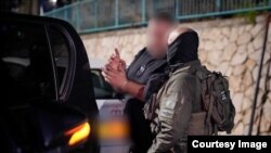آرشیو - یک مرد اسرائیلی به ظن جاسوسی برای ایران بازداشت شد. تصویر منتشر شده توسط پلیس اسرائیل در ۹ دسامبر ۲۰۲۴
