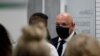 Menteri Vaksin Inggris Nadhim Zahawi mengunjungi Cullimore Chemist, London, Inggris. (Foto: Reuters)