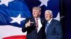 Le 20 juillet 2016, le candidat républicain à la présidence Donald Trump avec son colistier, l'ancien gouverneur de l'État d'Indiana Mike Pence, lors de la Convention nationale du parti républicain à Cleveland, dans l'Ohio.