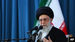 خامنه ای می گوید که تصور در مورد اینکه ایران و امریکا می توانند با هم کنار بیایند، "تصور درست" نیست. 