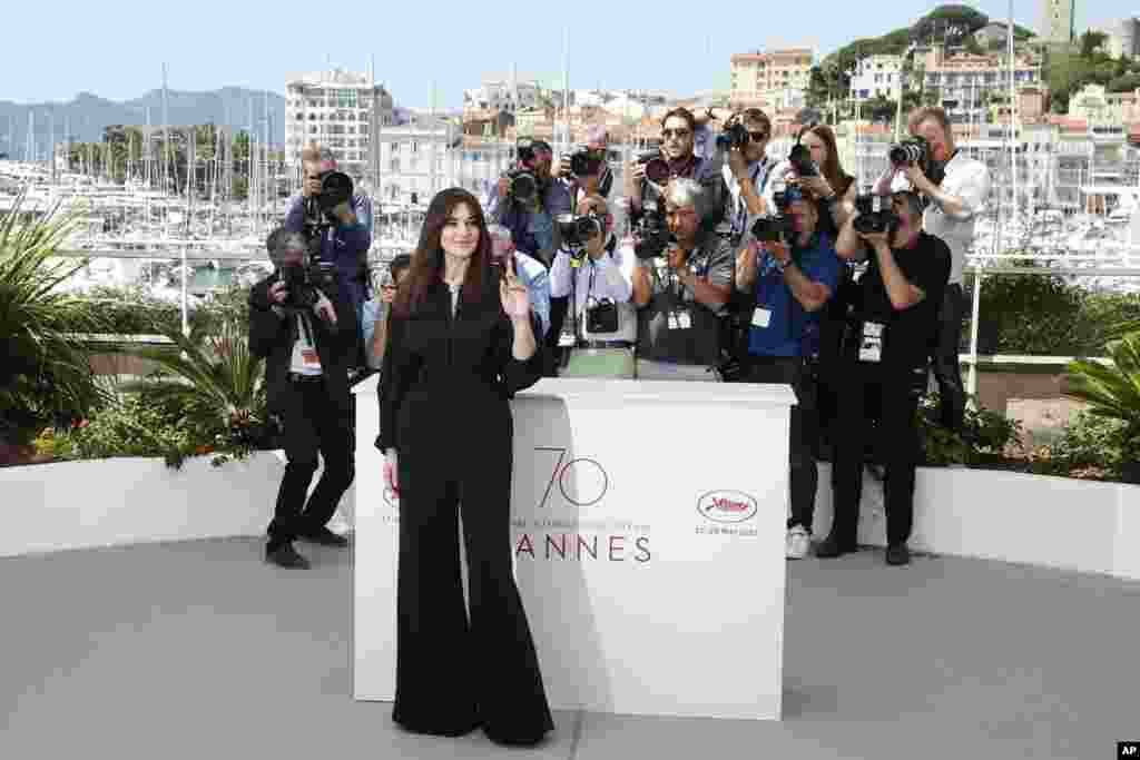 第70届戛纳国际电影节的主持人，演员莫妮卡&middot;贝鲁奇（Monica Bellucci） 在戛纳亮相（2017年5月16日）