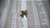 ARHIVA - Spomenik žrtvama masakra u Srebrenici (Foto: REUTERS/Dado Ruvic)
