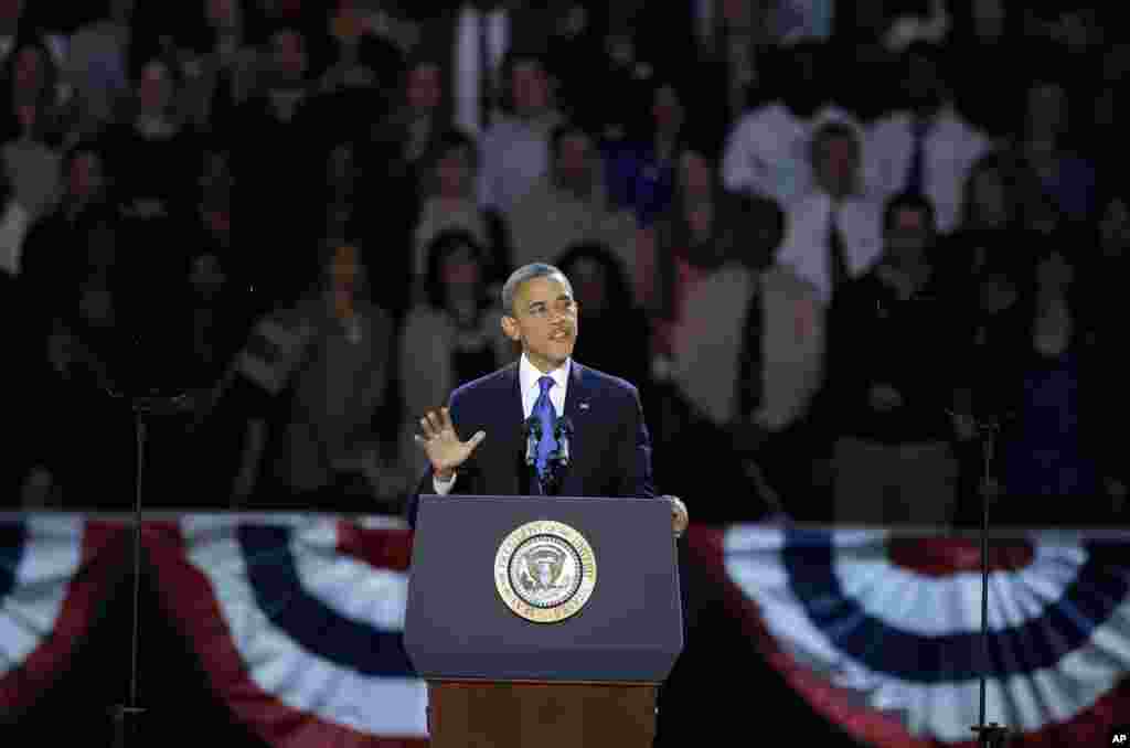 Prezident Barak Obama &Ccedil;ikaqoda qələbə nitqi s&ouml;yləyir.&nbsp; 7 noyabr, 2012.