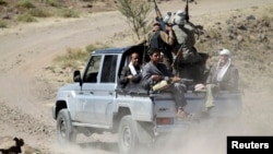 Tribesmen supporting the Shi'ite Houthi rebels ride a truck in Yareem town of Yemen's central province of Ibb, Oct. 22, 2014.