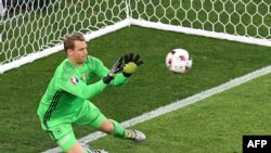 Manuel Neuer lors de la demi-finale de l'Euro 2016 entre l'Allemagne et la France, France, le 7 juillet 2016.