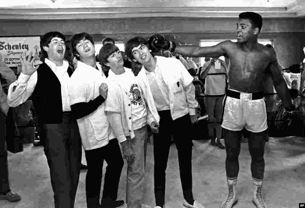 Artistoonni &#39;The Beatles&#39; jedhamuudhan beekaman Mohammed Alii wajjiin, Bara 1964
