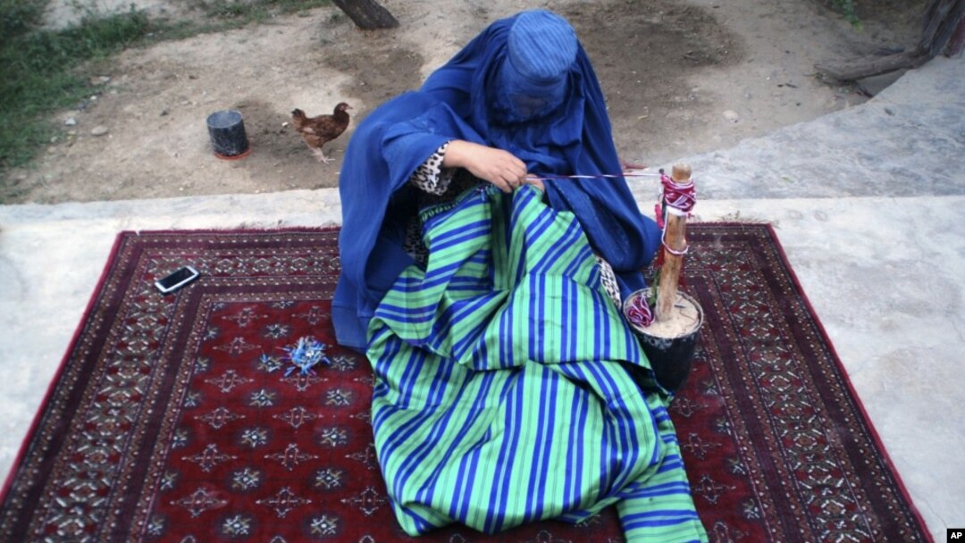 Tikuvchi ayol, Mozori Sharif