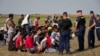 Des migrants racontent leur odyssée de violence