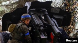 Боец ВСУ ведет огонь. Харьковская область. Весна 2024 г.