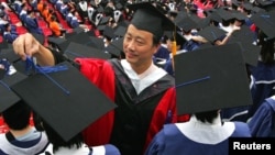중국 상해 푸단대학교의 졸업식장. (자료사진)