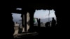 Palestinci pregledaju ruševine kuće porodice Palestinca Kamala Jourija, koju su srušile izraelske trupe u gradu Nablusu na Zapadnoj obali u četvrtak, 22. juna 2023.