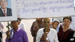 ​ការ​តវ៉ា​ក្នុង​រឿង​ទំនាស់​ដីធ្លី​មួយ។