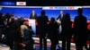 Trump i Biden tokom prve pauze za vrijeme predsjedničke debate u sjedištu CNN-a u Atlanti.