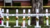 Memorijal žrtavama masovnog ubistva u osnovnoj školi u Uvaldeu u Texasu. (Foto: CHANDAN KHANNA / AFP)