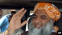 مولانا فضل الرحمان د اوومې جنورۍ څخه تر 12مې جنورۍ د افغانستان پينځه ورځنی سفر کړی، په افغانستان کې د واکمنو طالبانو د مشر ملا هېبت الله اخند او نورو مشرانو سره یې ليدلي وو