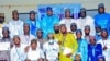 Matasan da suka halarci shirin horarwa kan ilimin tattalin arzikin yanar gizo tare da Farfesa Danbatta (a tsakiya a tsaye) (Facebook/NCC)