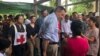 ICRC ဥက္ကဋ္ဌ ရခိုင်ပြည်နယ်အတွင်းက ဒေသခံများနဲ့ တွေ့ဆုံစဉ်။ (ဓာတ်ပုံ-ICRC)