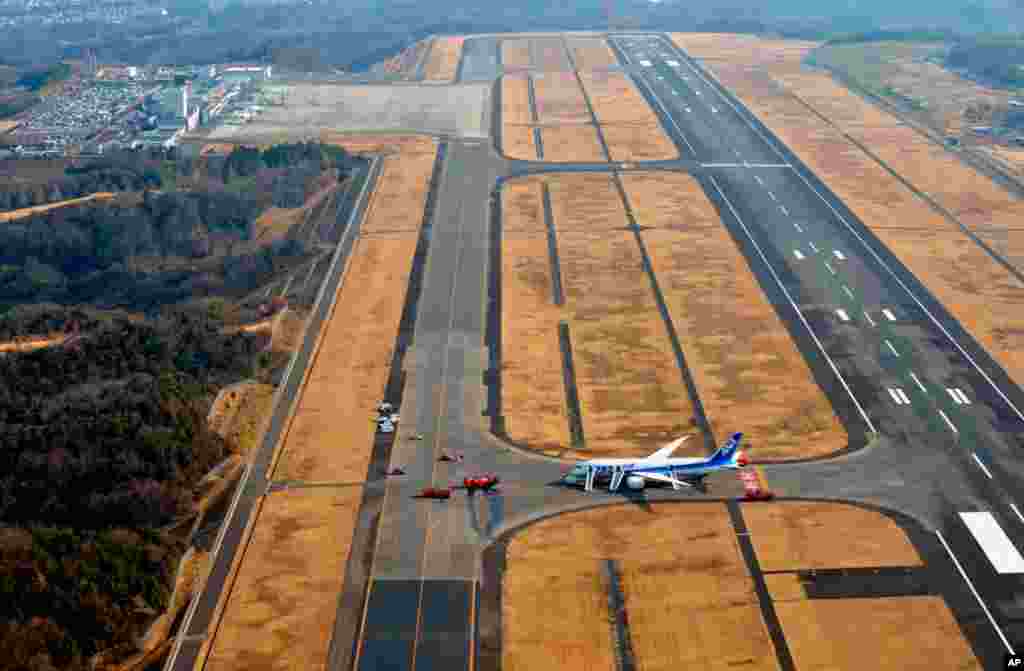 ANA's Boeing 787 Dreamliner made an emergency landing at Takamatsu airport in Japan, January 16, 2013. Smoke appeared in the plane's cockpit, but all 137 passengers and crew members were evacuated safely.
