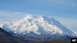 位于阿拉斯加州的麦金利山峰 