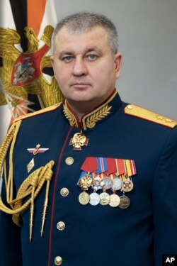 Na fotografiji koju je objavila pres-služba Ministarstva odbrane Rusije, vidi se general-potpukovnik Vadim Šamarin, zamjenik načelnika ruskog vojnog generalštaba, kako pozira za zvaničnu fotografiju u Moskvi, Rusija, u petak, 6. oktobra 2023. godine.