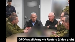 İsrail Baş Naziri Benyamin Netanyahu İsrail Müdafiə Nazirliyinin əməliyyat mərkəzindən İranda keçirilən əməliyyatı izləyir. Tel Əviv, İsrail, 25 oktyabr, 2024. (GPO/İsrail Ordusu via Reuters)