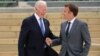 redsjednici Sjedinjenih Država i Francuske, Joe Biden i Emmanuel Macron, na samitu G20 u Engleskoj (Foto: Phil Noble/Pool Photo via AP)