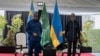 ARCHIVES - Le président rwandais Paul Kagame (à dr.) et son homologue de la RDC Félix Tshisekedi à l'hôtel Serena à Rubavu, au Rwanda, le 25 juin 2021, où ils se sont rencontrés pour des discussions.
